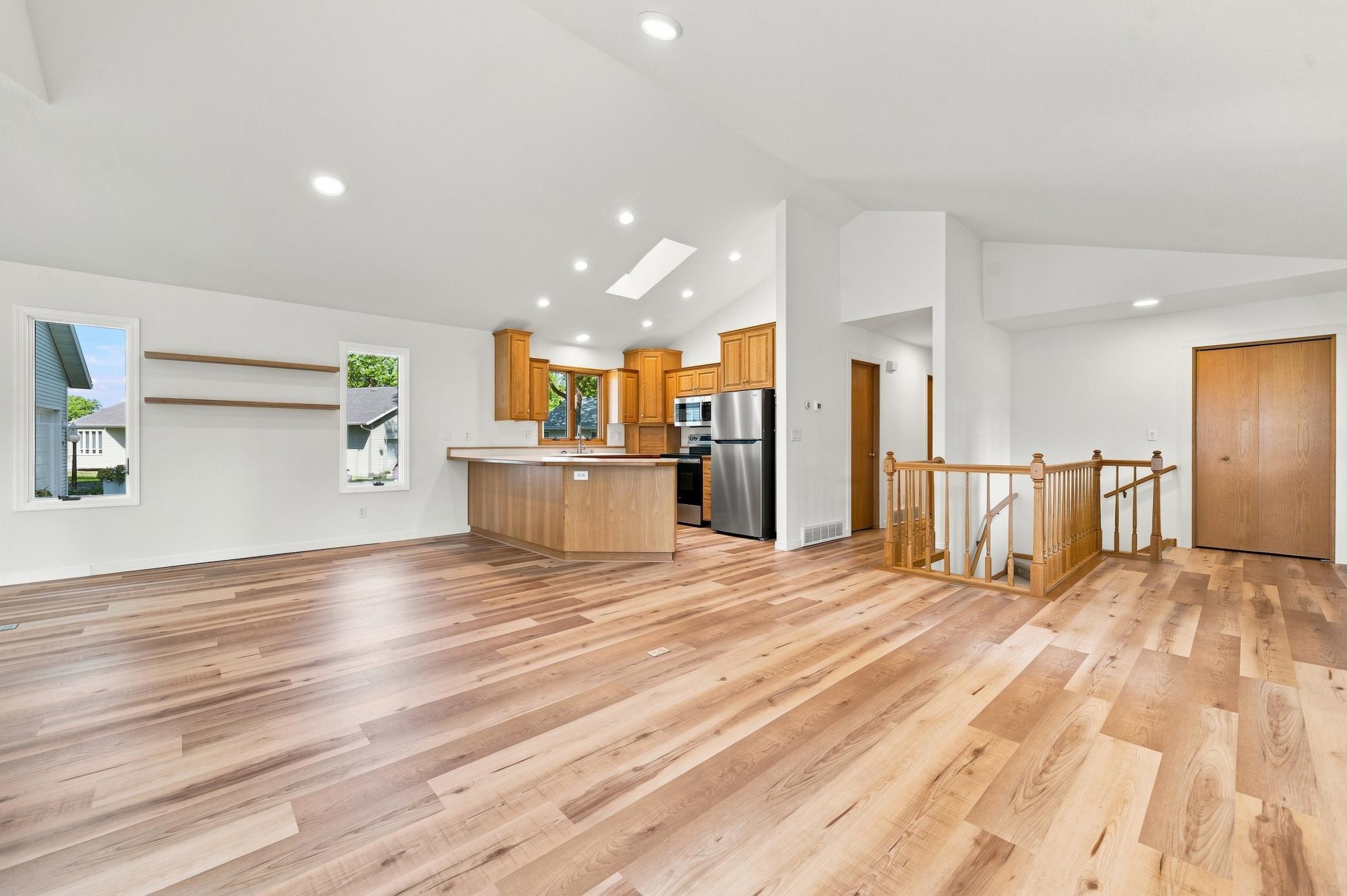 1995 home for sale at 2560 Old County Road 120 NE in Alexandria, MN — 3 bed, 3 bath (photo 14 of 56)