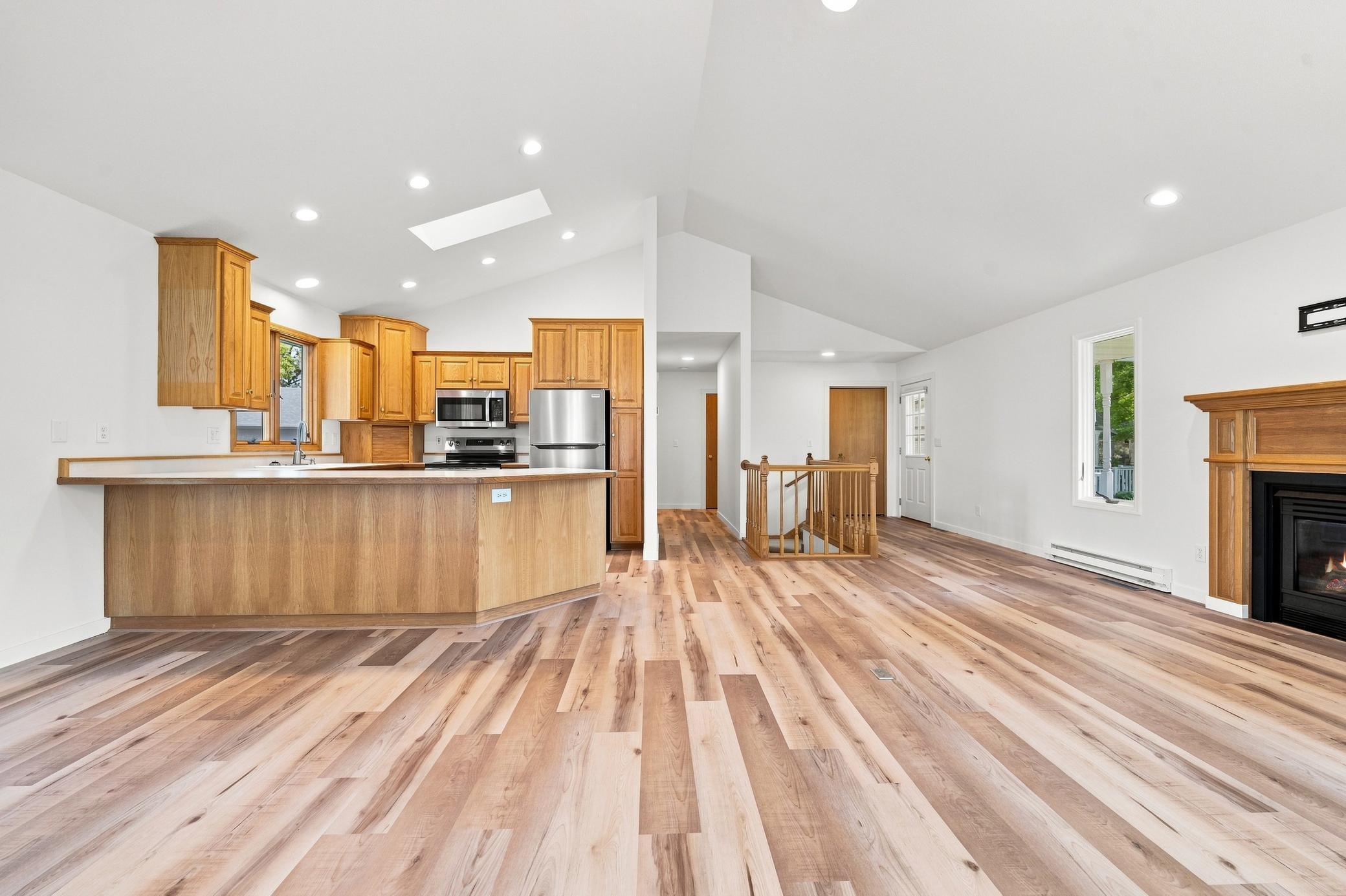 1995 home for sale at 2560 Old County Road 120 NE in Alexandria, MN — 3 bed, 3 bath (photo 15 of 56)