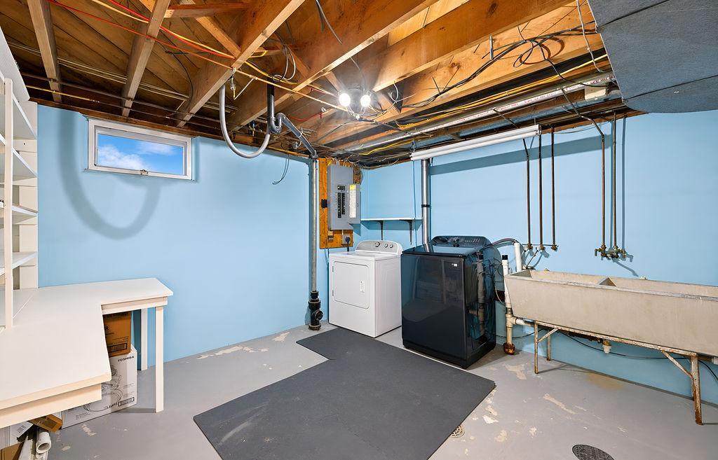 1957 single family home for sale at 142 10th Avenue N in Casselton, ND — 3 bed, 2 bath (photo 24 of 37)
