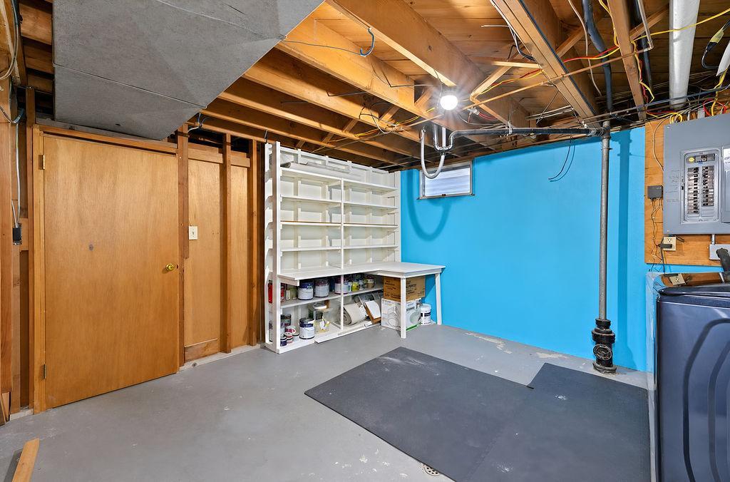 1957 single family home for sale at 142 10th Avenue N in Casselton, ND — 3 bed, 2 bath (photo 25 of 37)