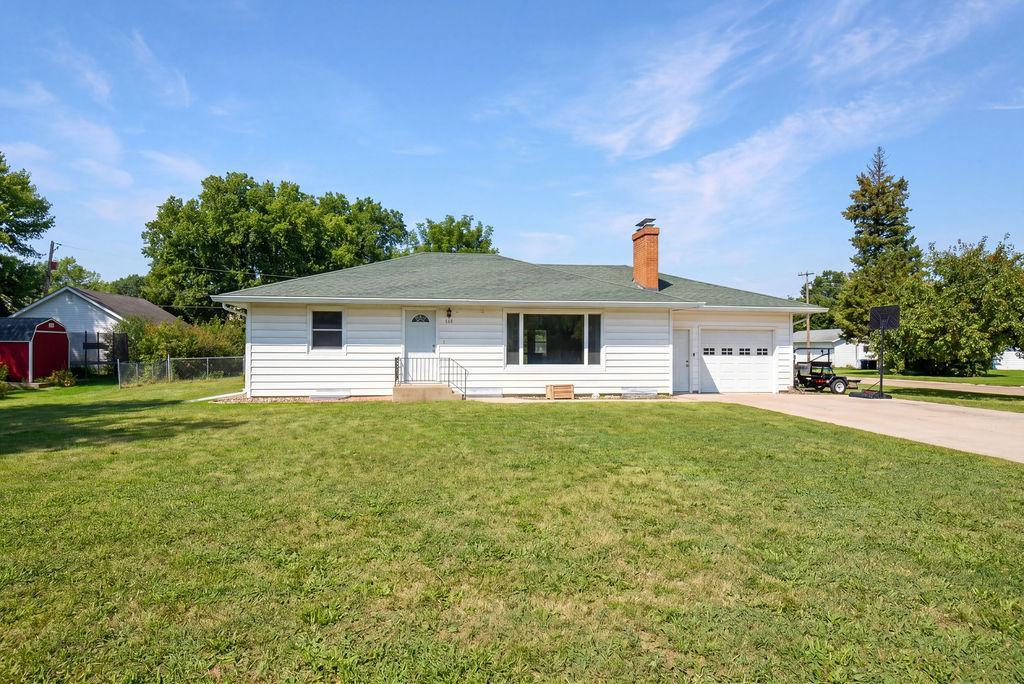 1957 single family home for sale at 142 10th Avenue N in Casselton, ND — 3 bed, 2 bath (photo 27 of 37)