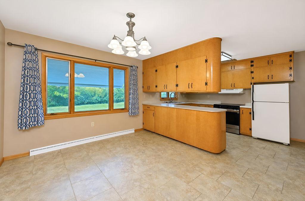 1957 single family home for sale at 142 10th Avenue N in Casselton, ND — 3 bed, 2 bath (photo 4 of 37)