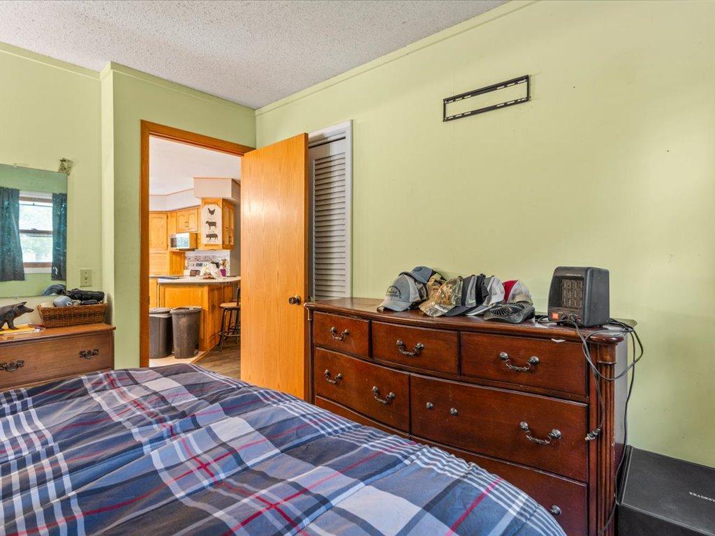 1971 single family home for sale at 33021 State Highway 210 in Aitkin, MN — 4 bed, 2 bath (photo 20 of 52)