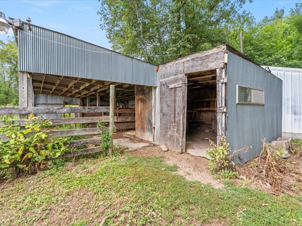 1971 single family home for sale at 33021 State Highway 210 in Aitkin, MN — 4 bed, 2 bath (photo 35 of 52)