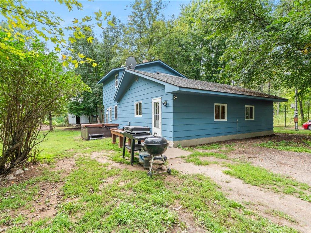 1971 single family home for sale at 33021 State Highway 210 in Aitkin, MN — 4 bed, 2 bath (photo 8 of 52)