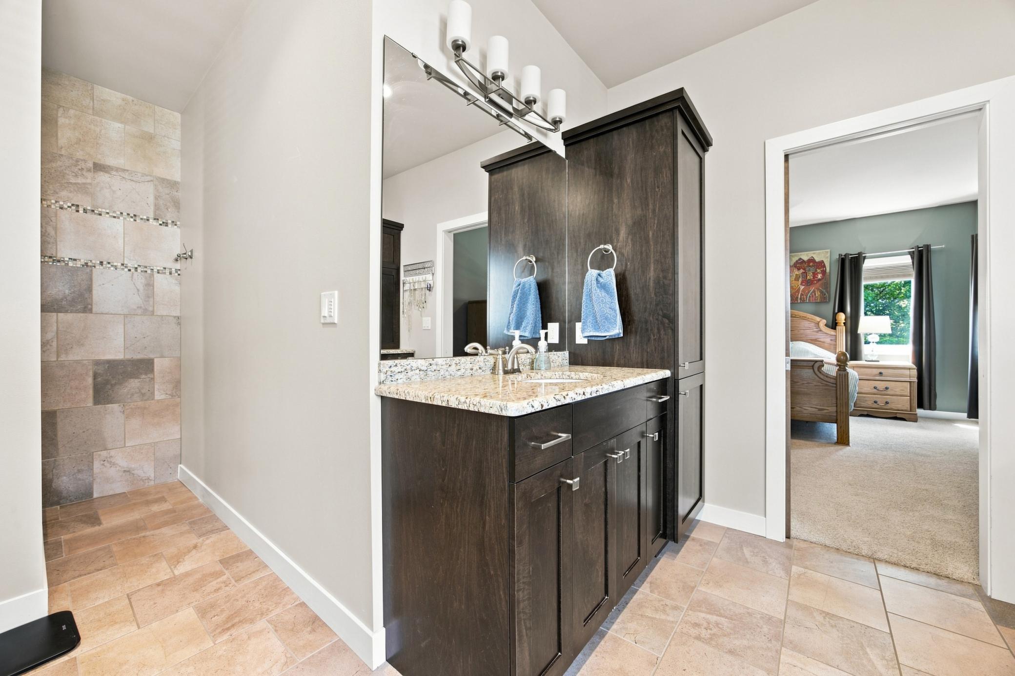 2011 single family home for sale at 6101 Silverleaf Drive S in Fargo, ND — 6 bed, 4 bath (photo 19 of 48)