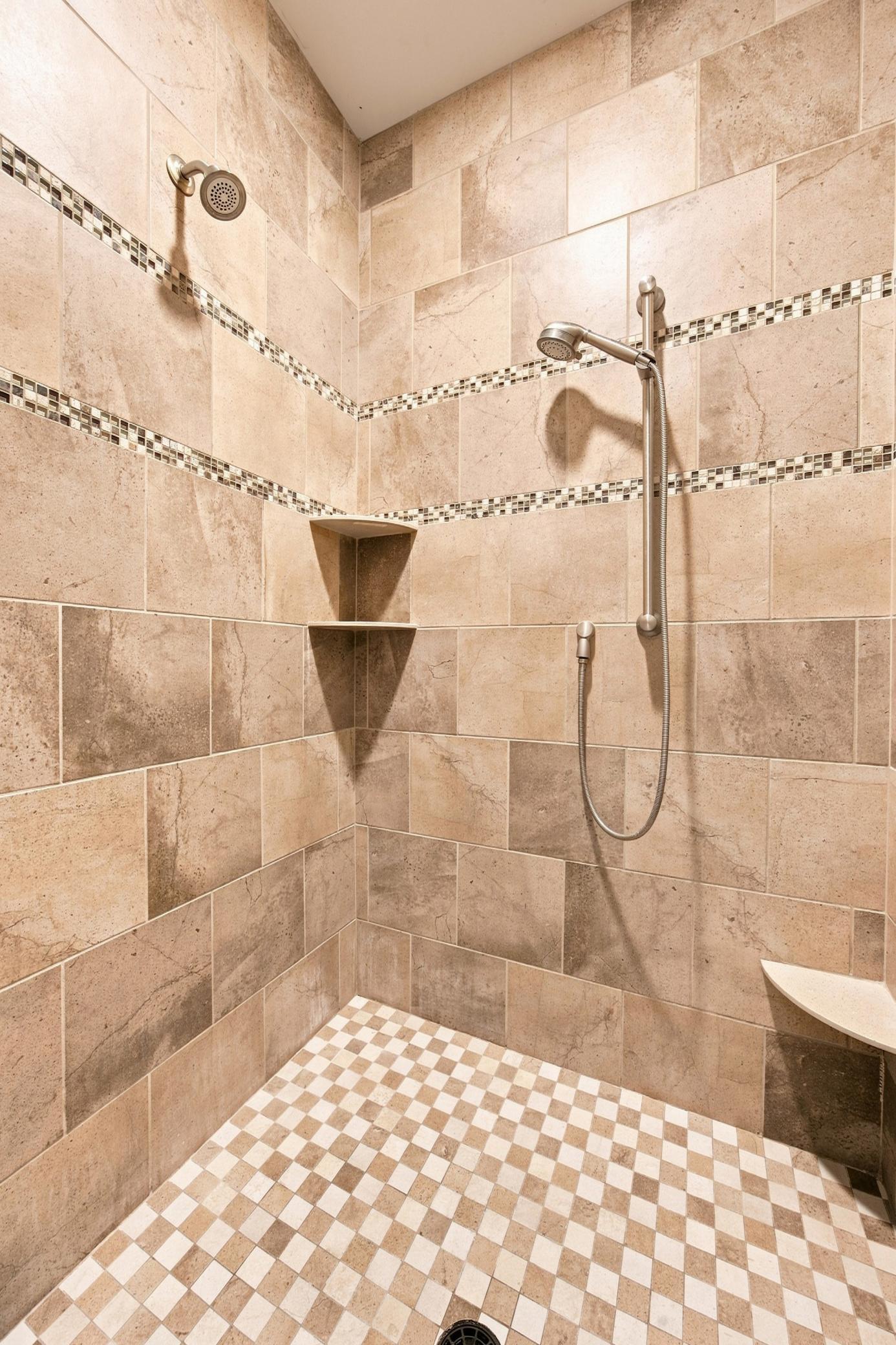 2011 single family home for sale at 6101 Silverleaf Drive S in Fargo, ND — 6 bed, 4 bath (photo 20 of 48)