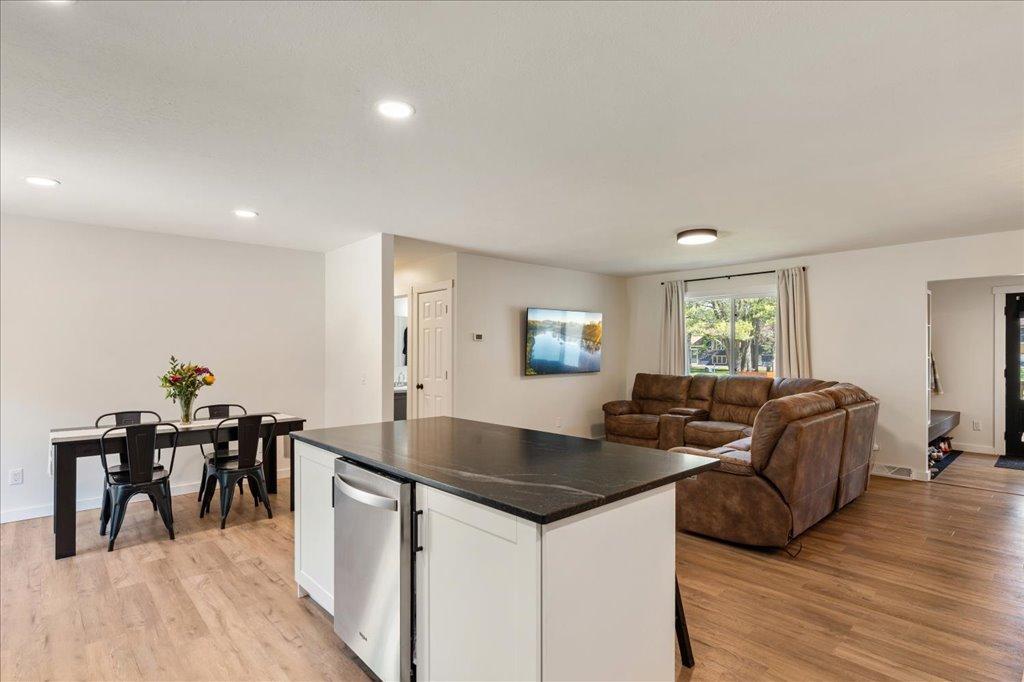 1977 single family home for sale at 6141 Donald Street in Baxter, MN — 4 bed, 2 bath (photo 5 of 29)