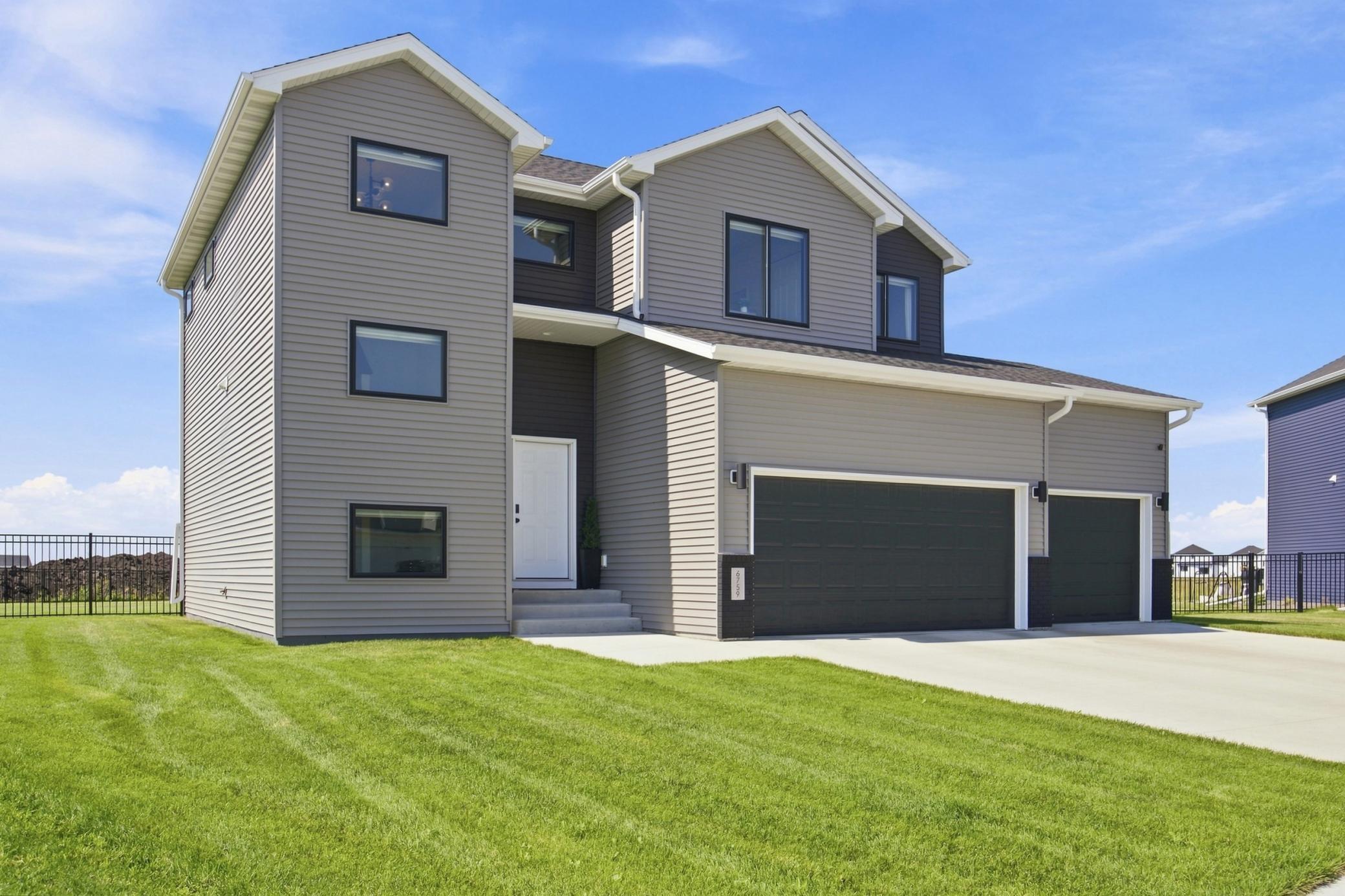 2023 single family home for sale at 6759 28th Street S in Fargo, ND — 4 bed, 4 bath (photo 2 of 51)