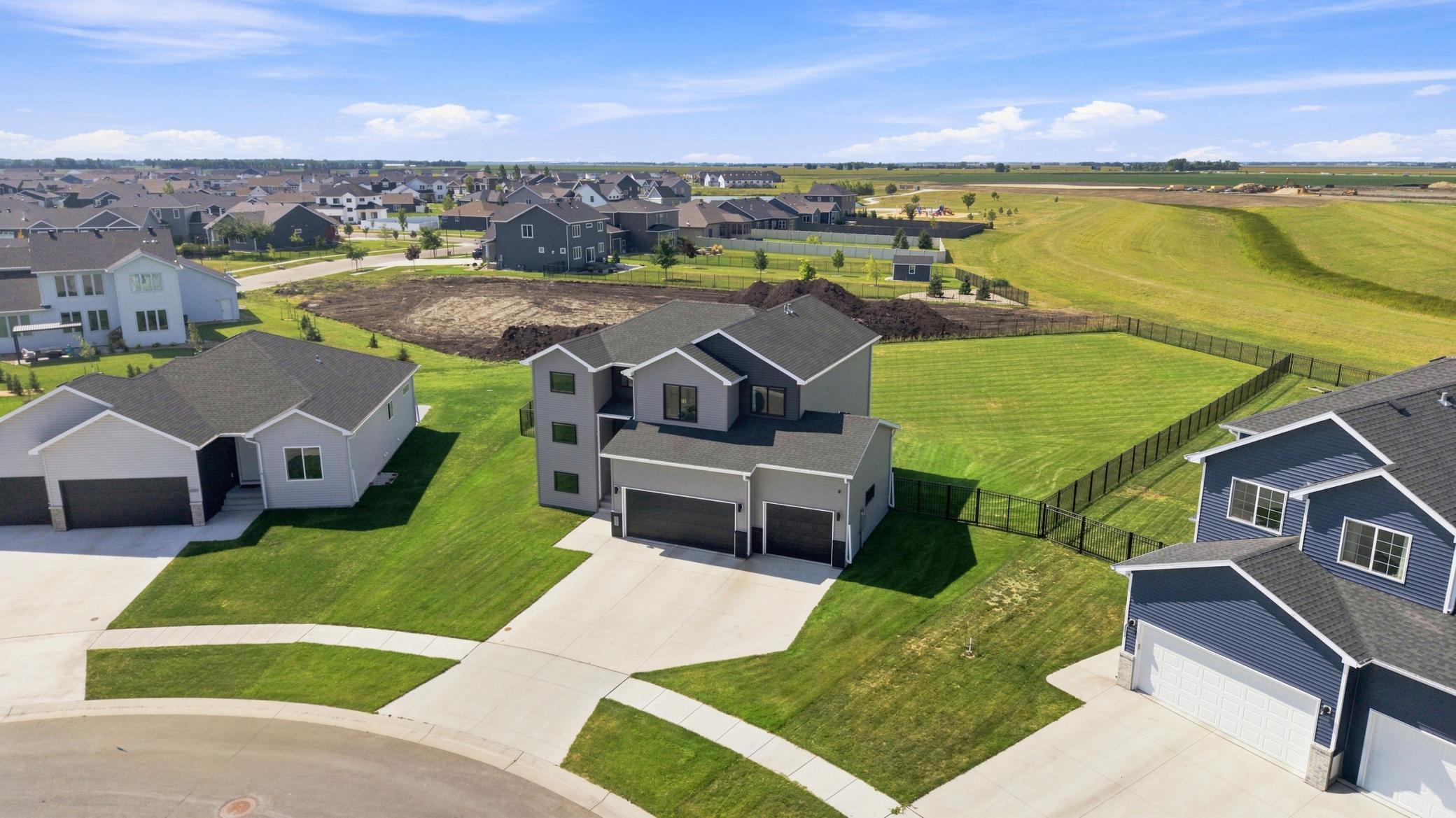 2023 single family home for sale at 6759 28th Street S in Fargo, ND — 4 bed, 4 bath (photo 3 of 51)
