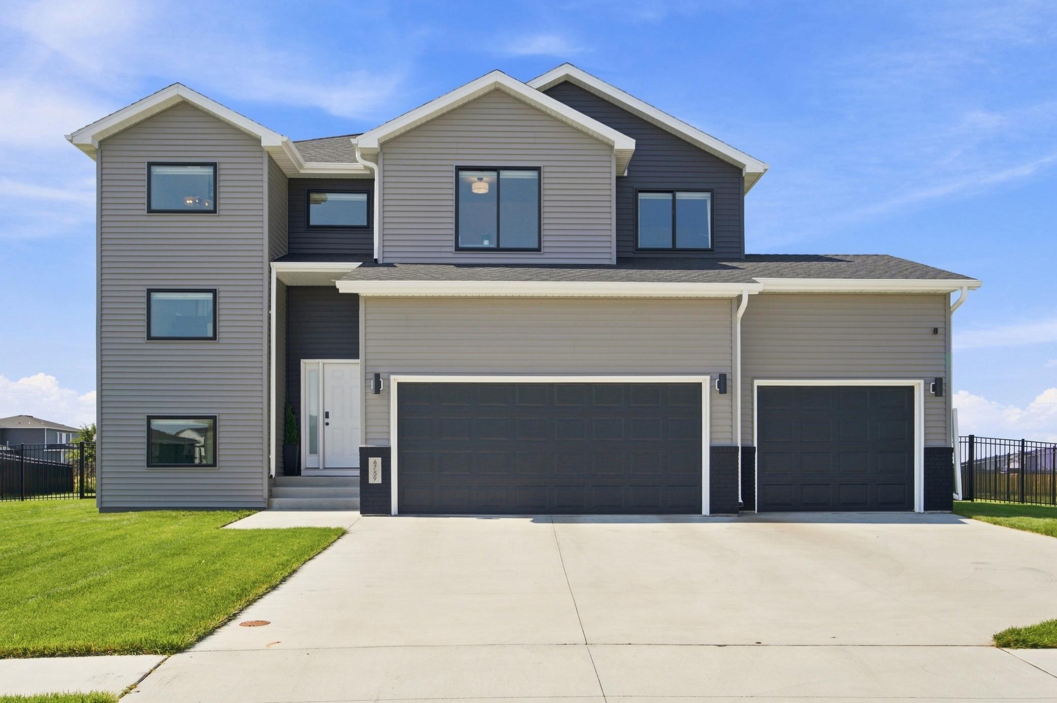 2023 single family home for sale at 6759 28th Street S in Fargo, ND — 4 bed, 4 bath (photo 3 of 51)