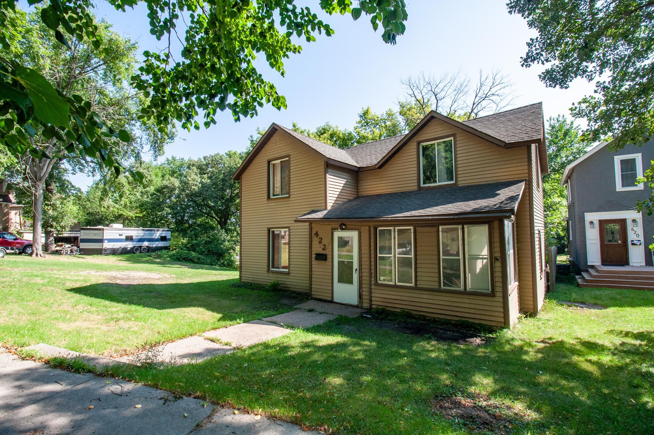 1880 single family home for sale at 422 N Cleveland Avenue in Fergus Falls, MN — 4 bed, 1 bath (photo 2 of 32)