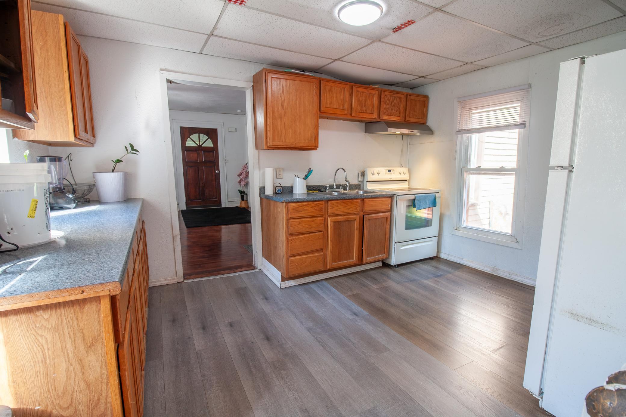 1880 single family home for sale at 422 N Cleveland Avenue in Fergus Falls, MN — 4 bed, 1 bath (photo 13 of 32)