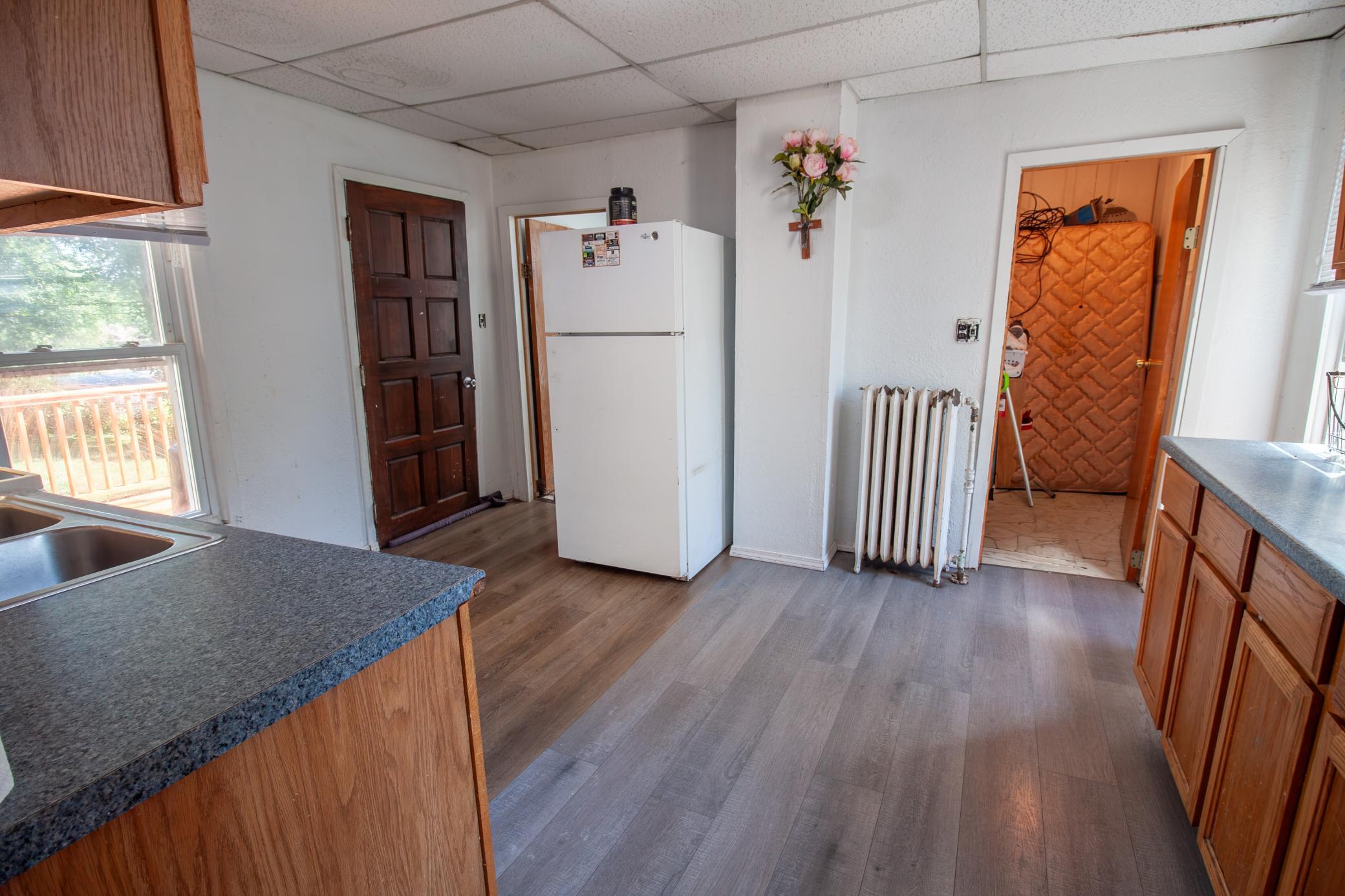 1880 single family home for sale at 422 N Cleveland Avenue in Fergus Falls, MN — 4 bed, 1 bath (photo 14 of 32)