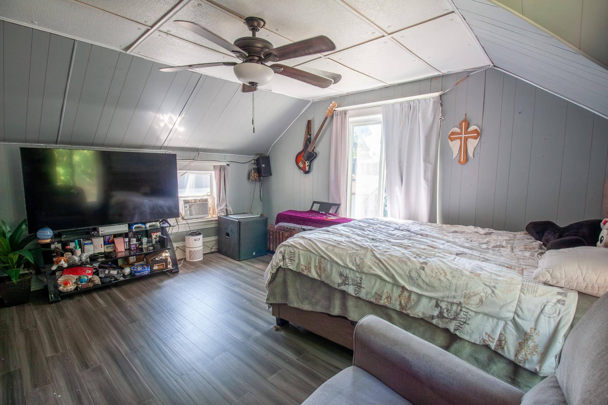 1880 single family home for sale at 422 N Cleveland Avenue in Fergus Falls, MN — 4 bed, 1 bath (photo 20 of 32)