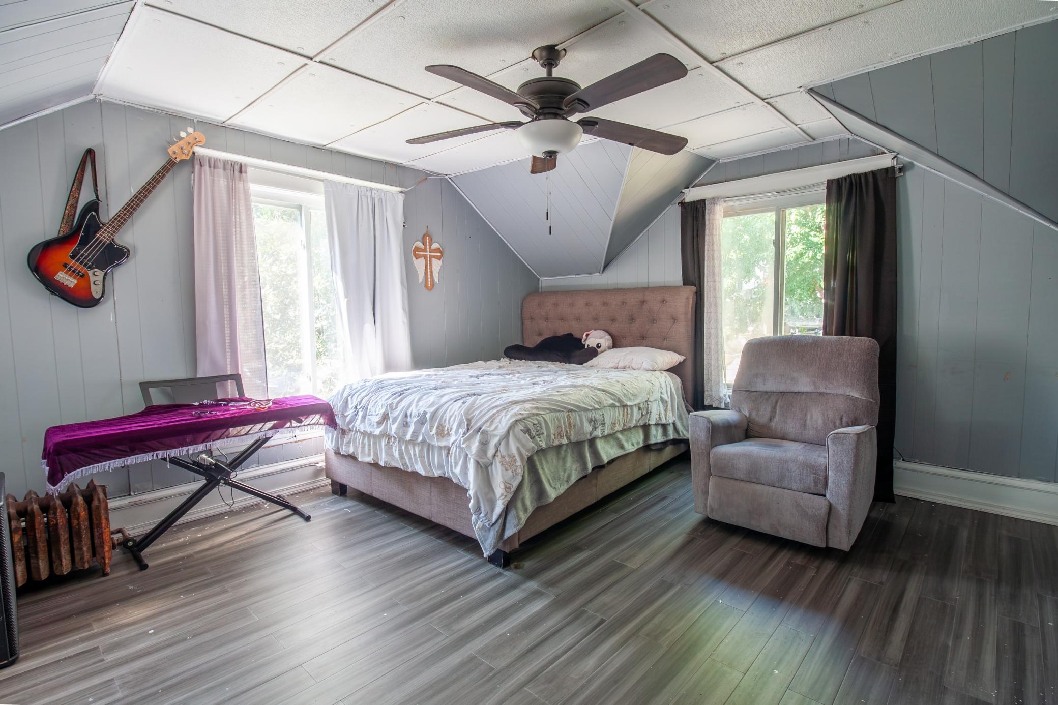 1880 single family home for sale at 422 N Cleveland Avenue in Fergus Falls, MN — 4 bed, 1 bath (photo 21 of 32)