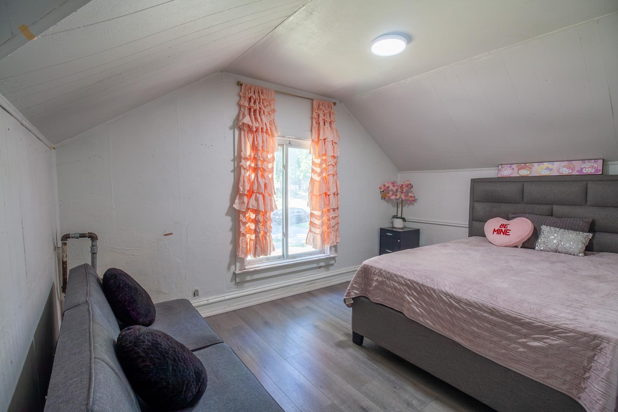 1880 single family home for sale at 422 N Cleveland Avenue in Fergus Falls, MN — 4 bed, 1 bath (photo 22 of 32)