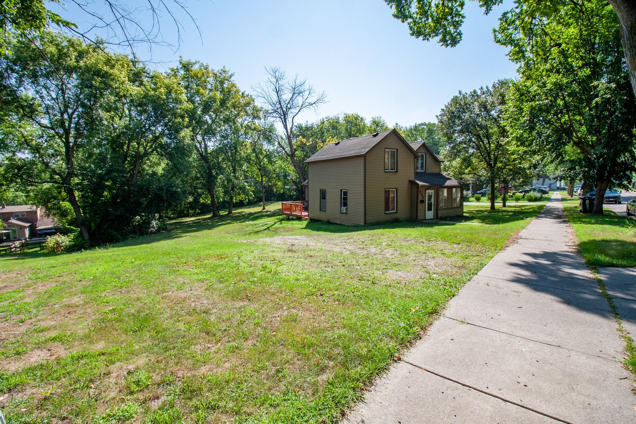 1880 single family home for sale at 422 N Cleveland Avenue in Fergus Falls, MN — 4 bed, 1 bath (photo 29 of 32)