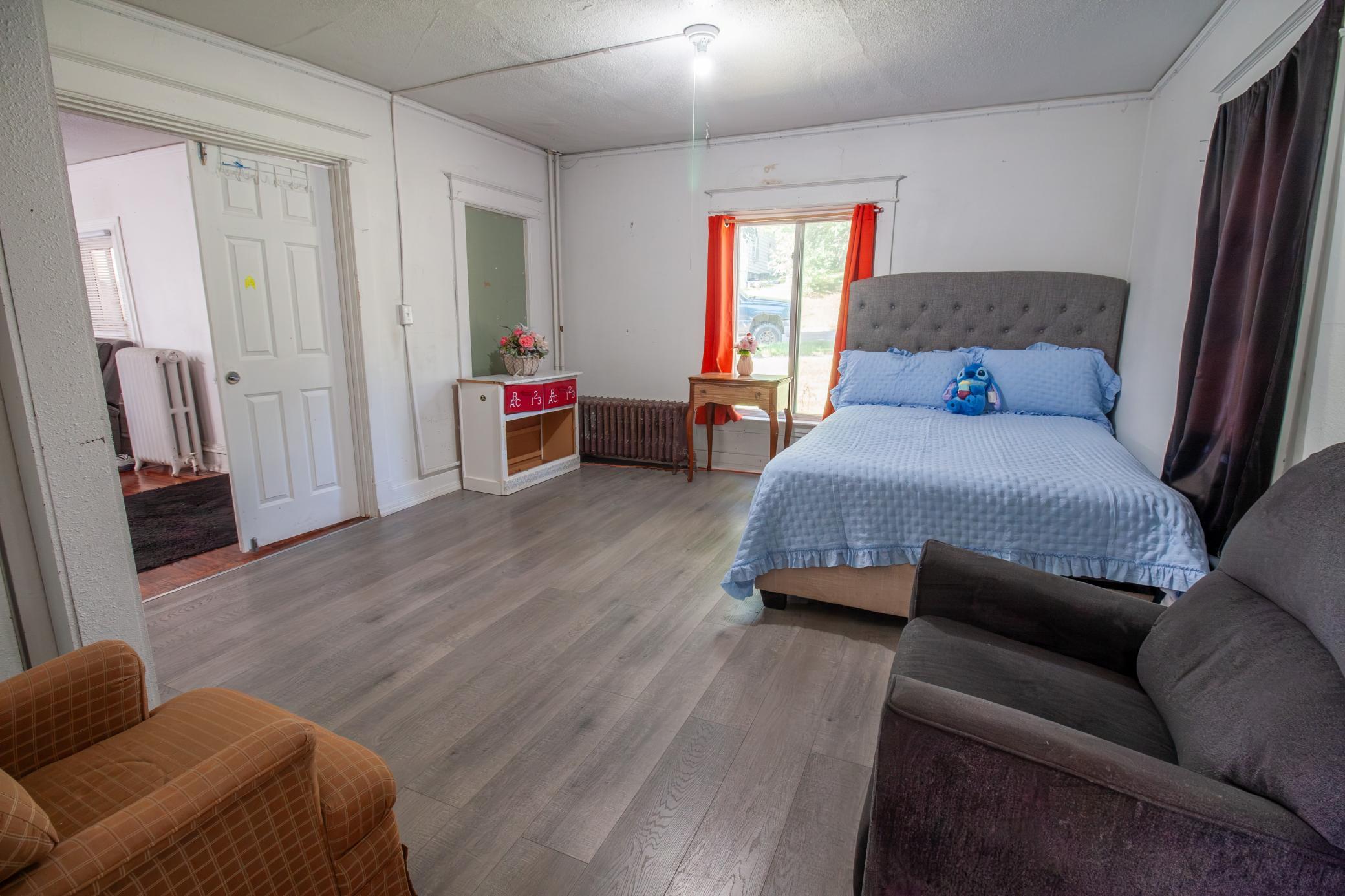1880 single family home for sale at 422 N Cleveland Avenue in Fergus Falls, MN — 4 bed, 1 bath (photo 10 of 32)