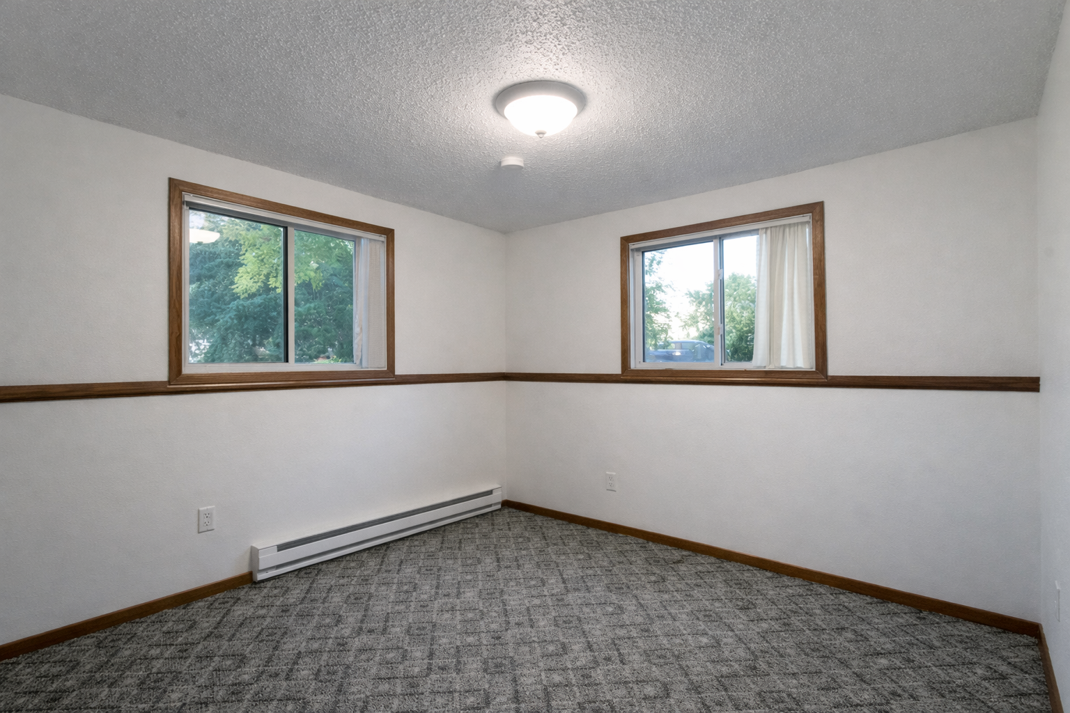1978 single family home for sale at 3115 Covent Garden Street S in Moorhead, MN — 6 bed, 2 bath (photo 12 of 28)