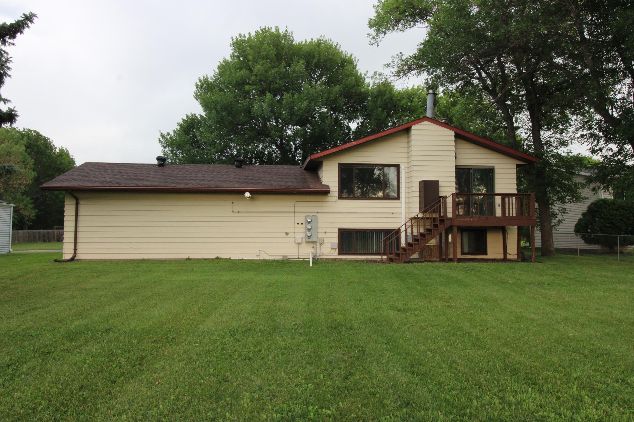 1978 single family home for sale at 3115 Covent Garden Street S in Moorhead, MN — 6 bed, 2 bath (photo 27 of 28)