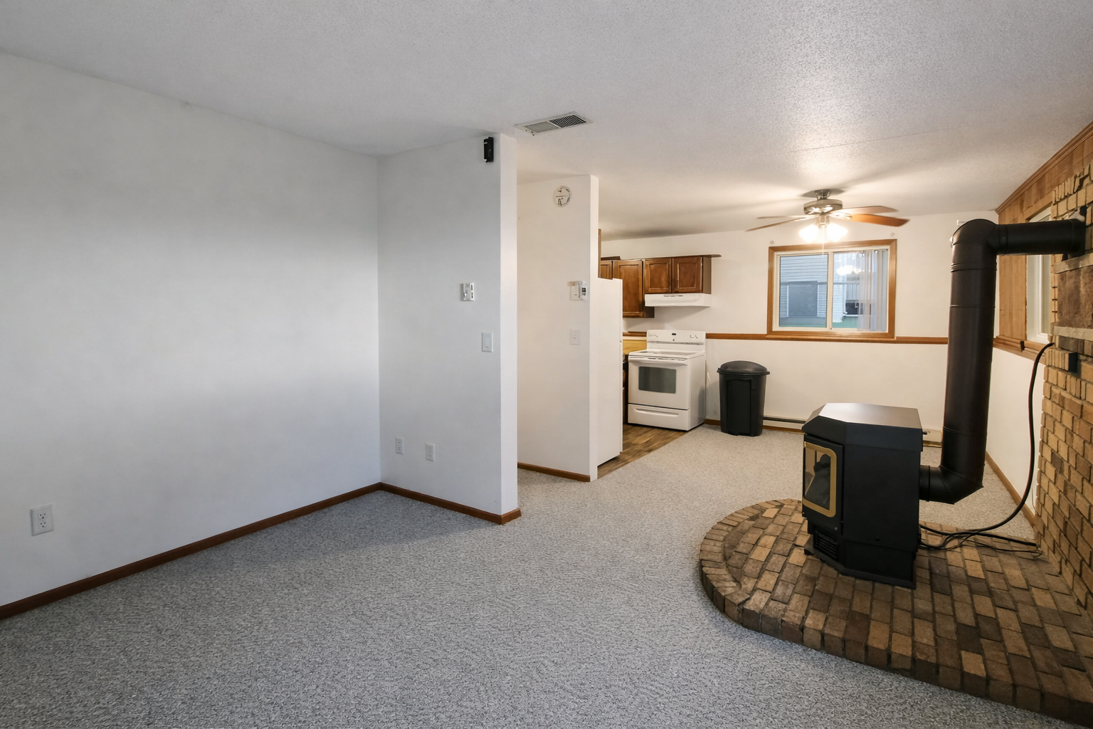1978 single family home for sale at 3115 Covent Garden Street S in Moorhead, MN — 6 bed, 2 bath (photo 6 of 28)