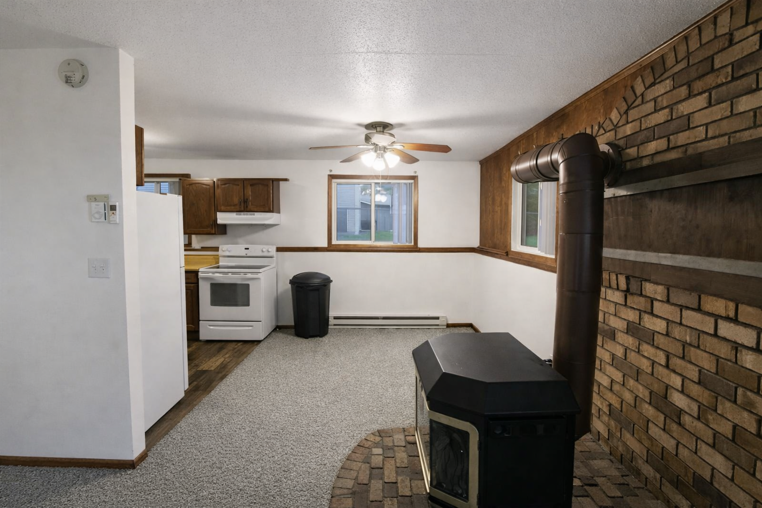 1978 single family home for sale at 3115 Covent Garden Street S in Moorhead, MN — 6 bed, 2 bath (photo 7 of 28)