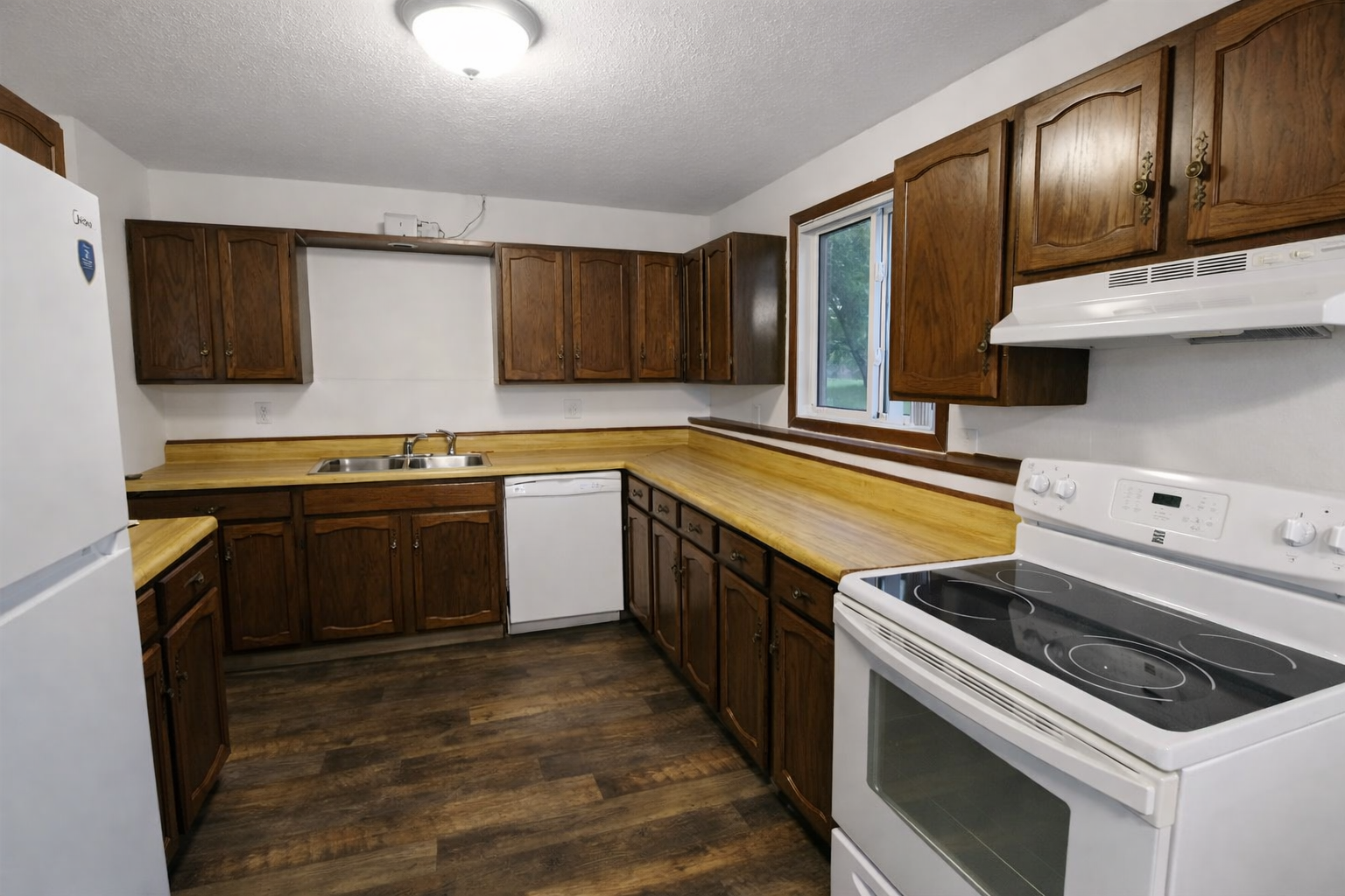 1978 single family home for sale at 3115 Covent Garden Street S in Moorhead, MN — 6 bed, 2 bath (photo 8 of 28)