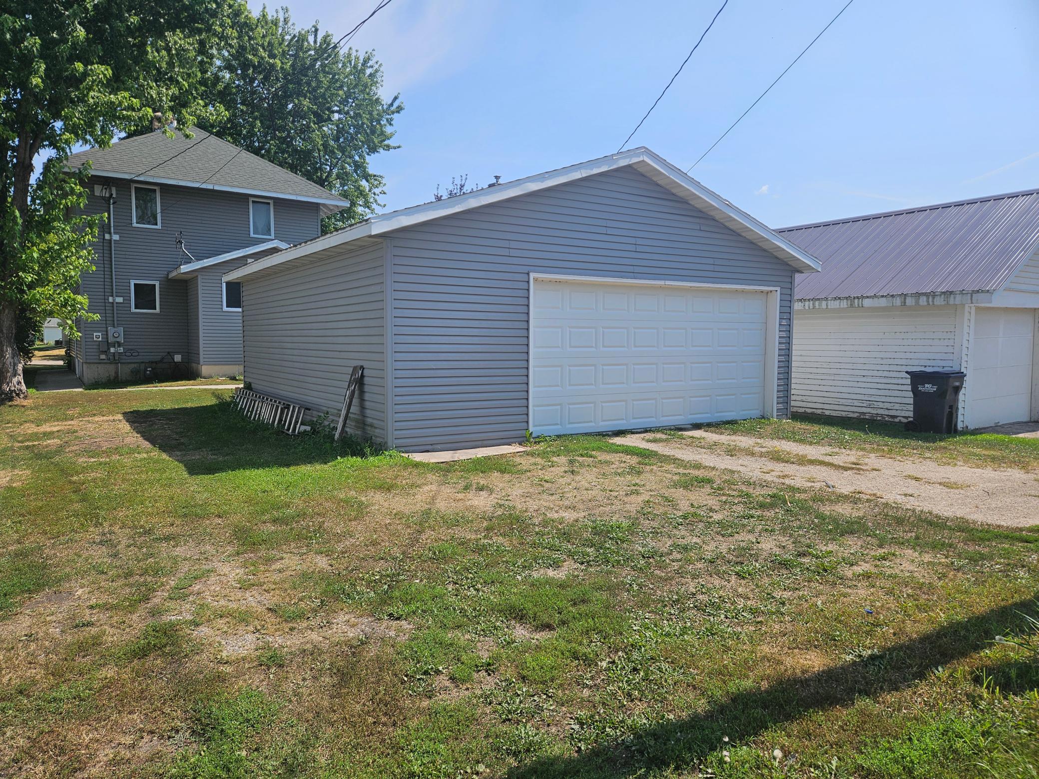 1915 single family home for sale at 215 8th Street N in Breckenridge, MN — 5 bed, 3 bath (photo 19 of 20)
