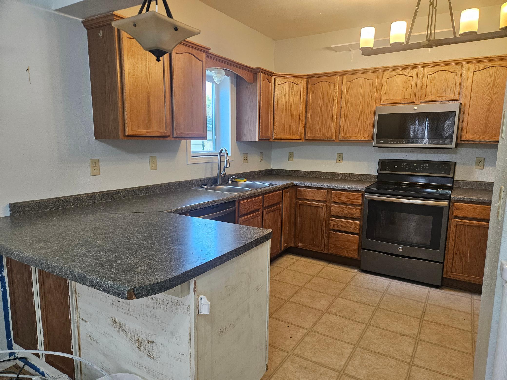 1915 single family home for sale at 215 8th Street N in Breckenridge, MN — 5 bed, 3 bath (photo 5 of 20)