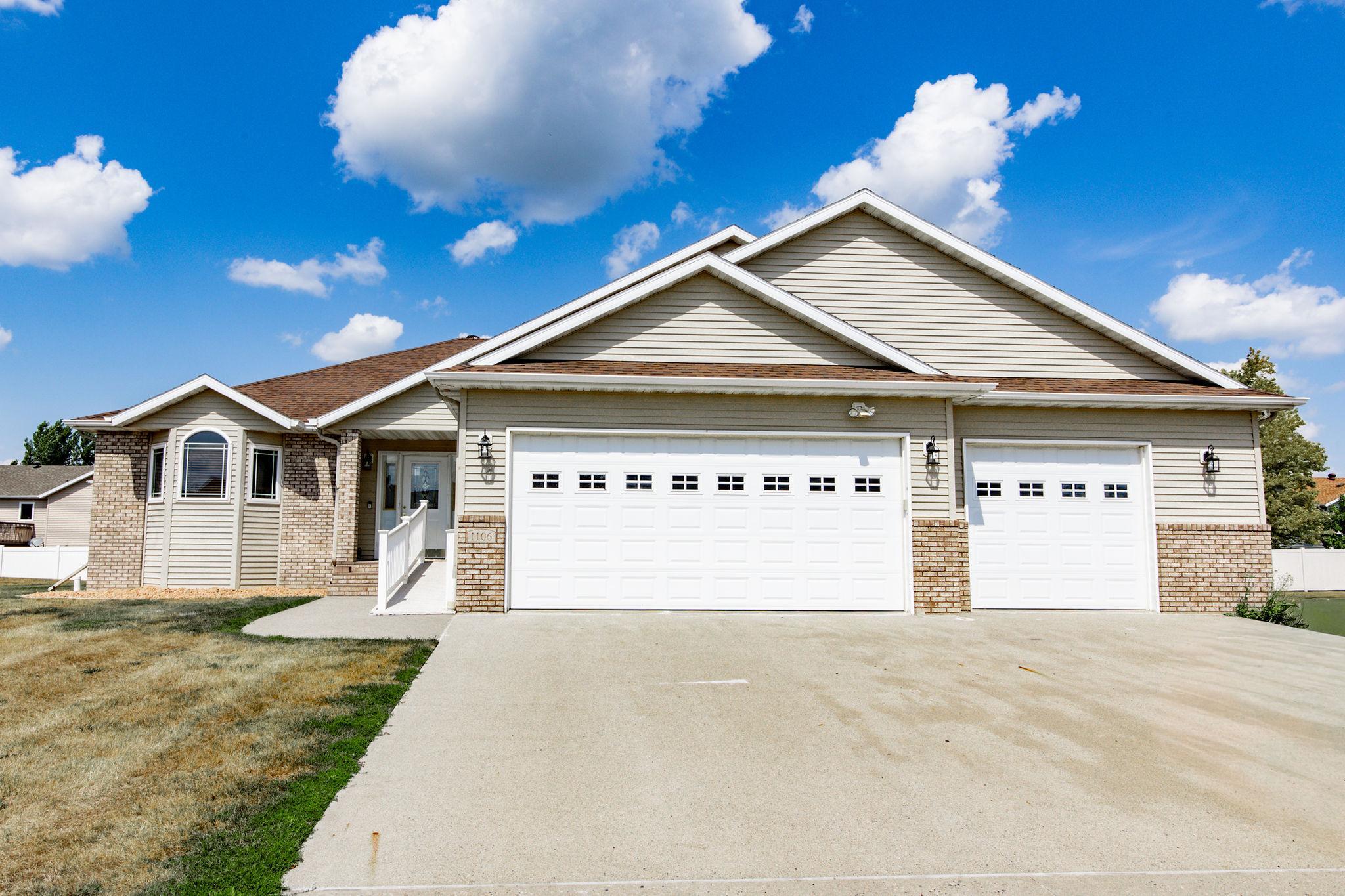 2004 single family home for sale at 1106 Southwood Drive in Dilworth, MN — 4 bed, 3 bath (photo 2 of 57)