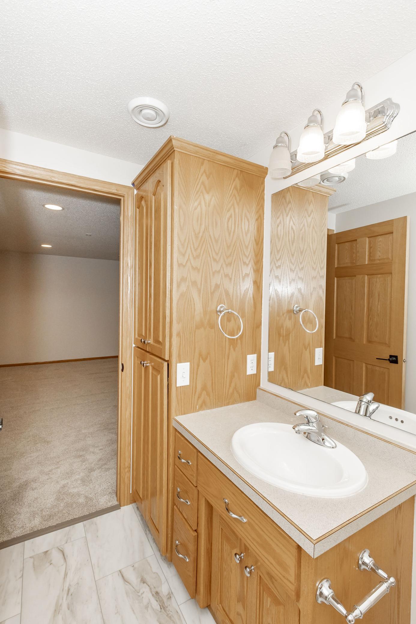 2004 single family home for sale at 1106 Southwood Drive in Dilworth, MN — 4 bed, 3 bath (photo 44 of 57)