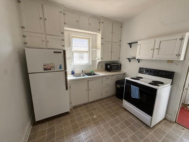 1916 single family home for sale at 213 11th Street N in Breckenridge, MN — 2 bed, 1 bath (photo 4 of 10)