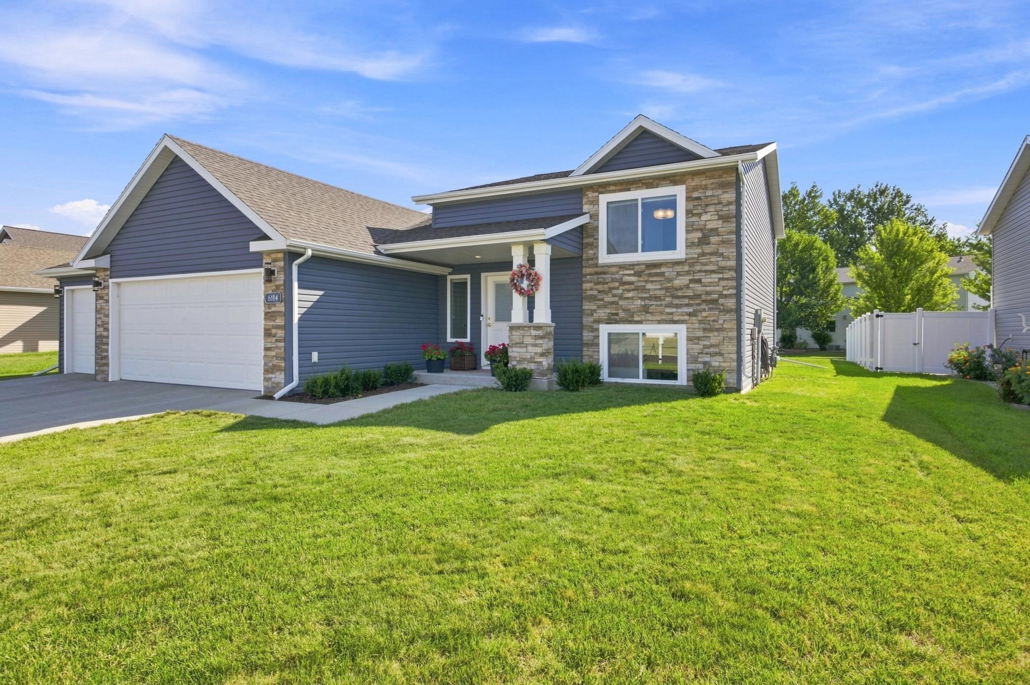 2015 single family home for sale at 6184 18TH Street S in Fargo, ND — 4 bed, 2 bath (photo 2 of 56)