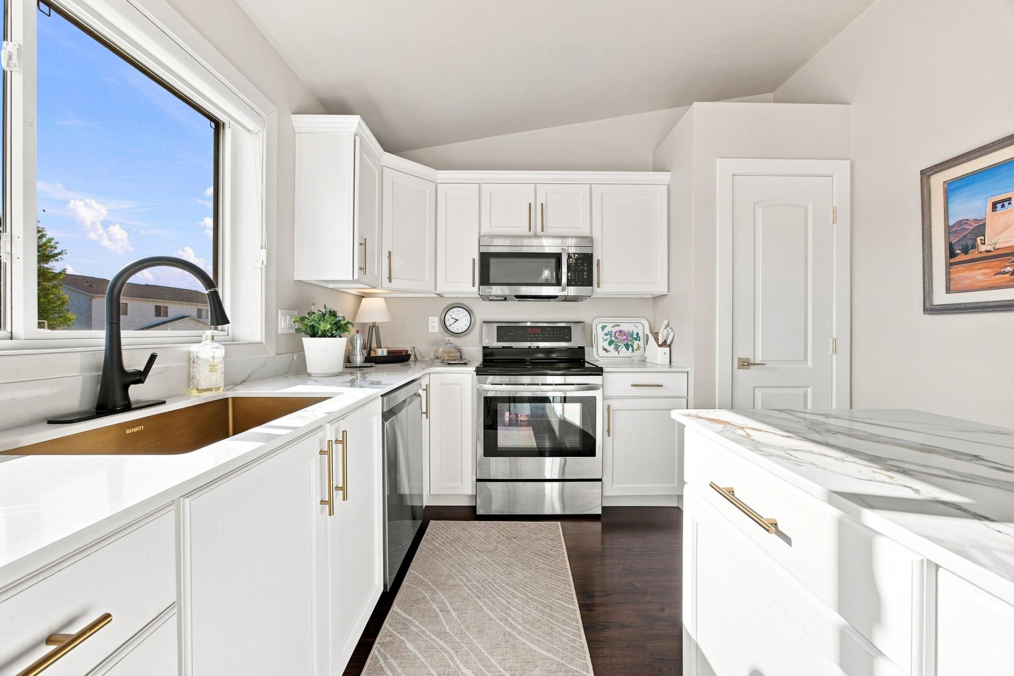 2015 single family home for sale at 6184 18TH Street S in Fargo, ND — 4 bed, 2 bath (photo 11 of 56)