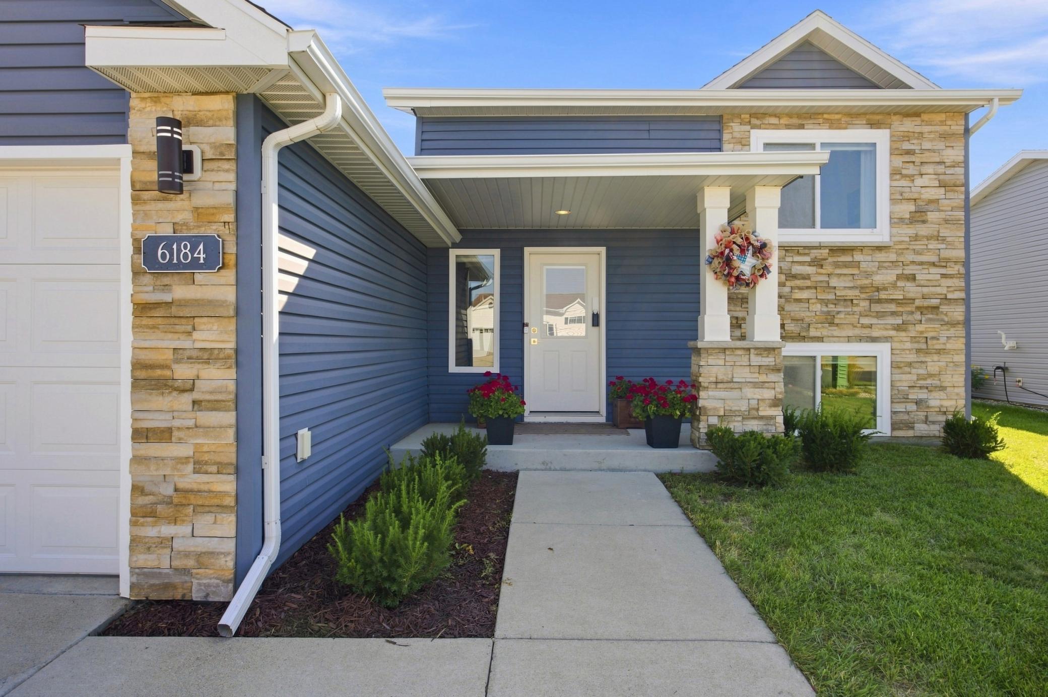 2015 single family home for sale at 6184 18TH Street S in Fargo, ND — 4 bed, 2 bath (photo 3 of 56)
