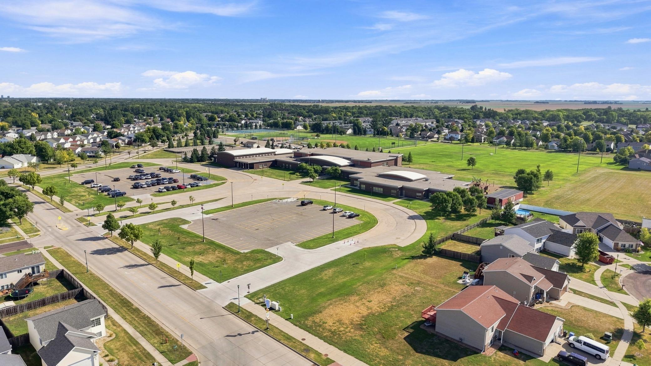 2015 single family home for sale at 6184 18TH Street S in Fargo, ND — 4 bed, 2 bath (photo 52 of 56)