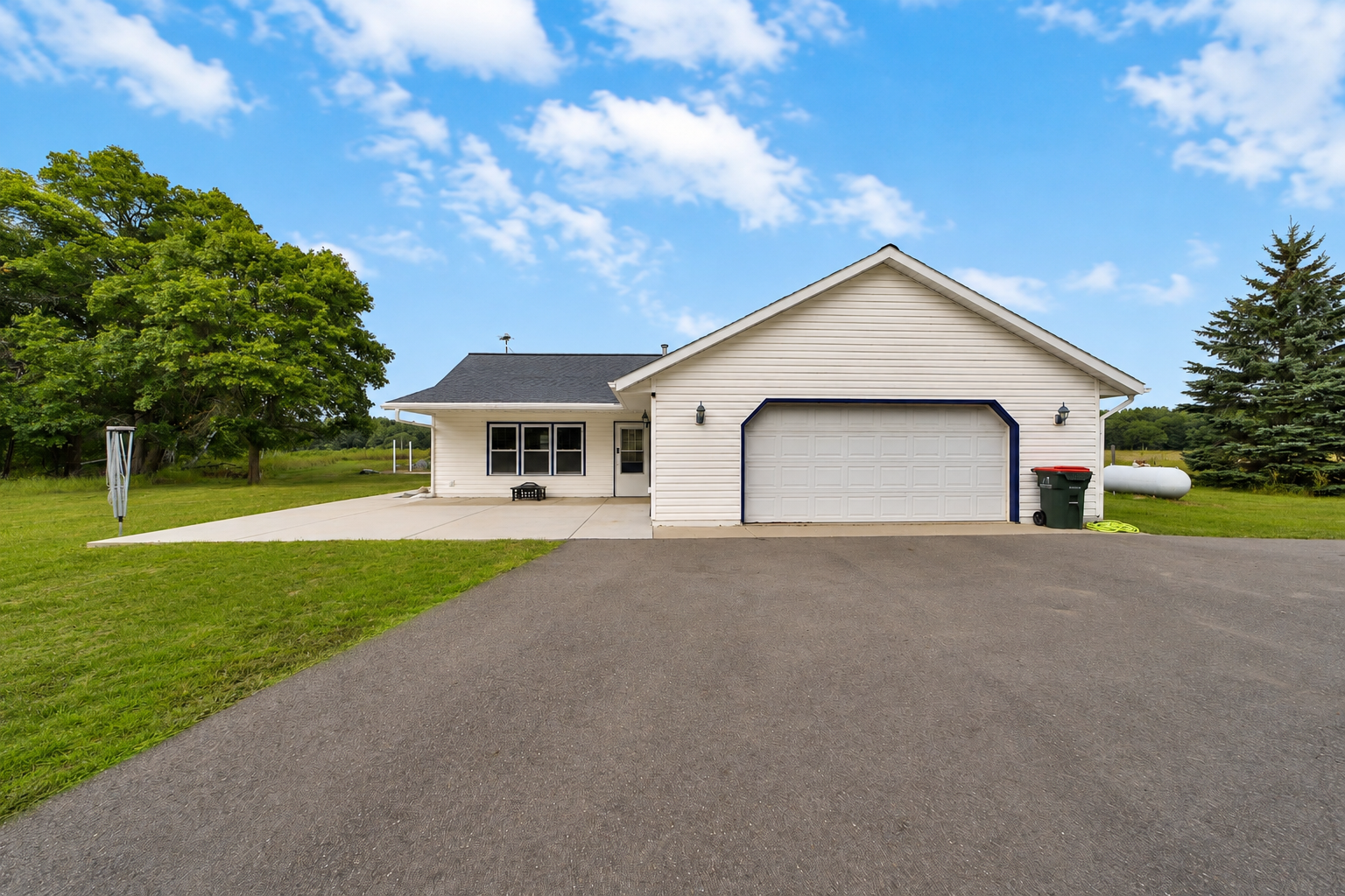 2002 single family home for sale at 3736 Cedar Scenic Road in Baxter, MN — 3 bed, 2 bath (photo 2 of 36)