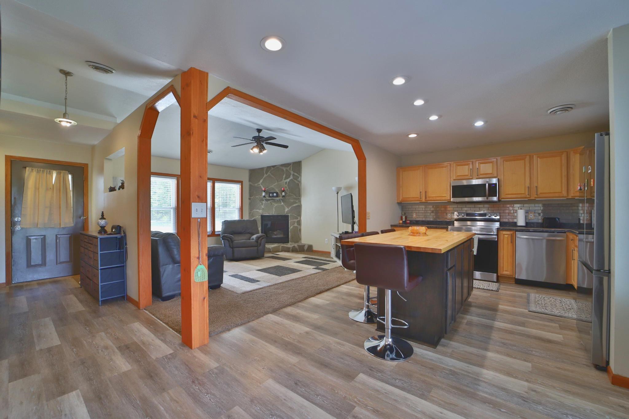 2002 single family home for sale at 3736 Cedar Scenic Road in Baxter, MN — 3 bed, 2 bath (photo 3 of 36)