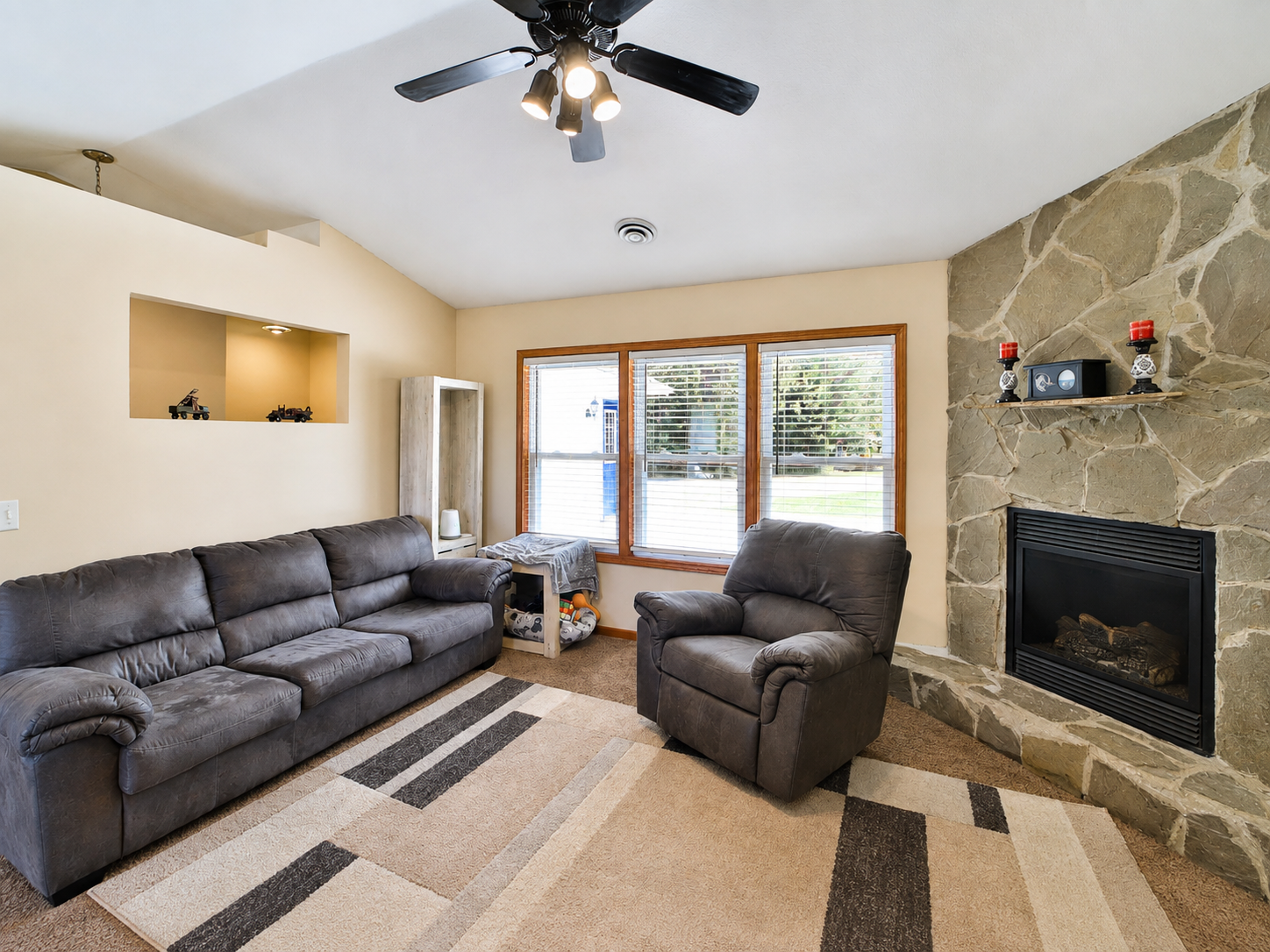 2002 single family home for sale at 3736 Cedar Scenic Road in Baxter, MN — 3 bed, 2 bath (photo 8 of 36)