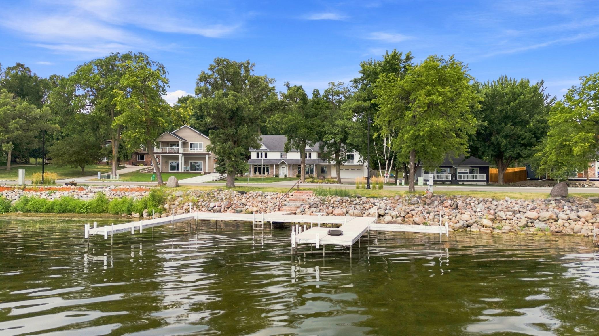 2003 single family home for sale at 1082 W Lake Drive in Detroit Lakes, MN — 5 bed, 4 bath (photo 2 of 42)