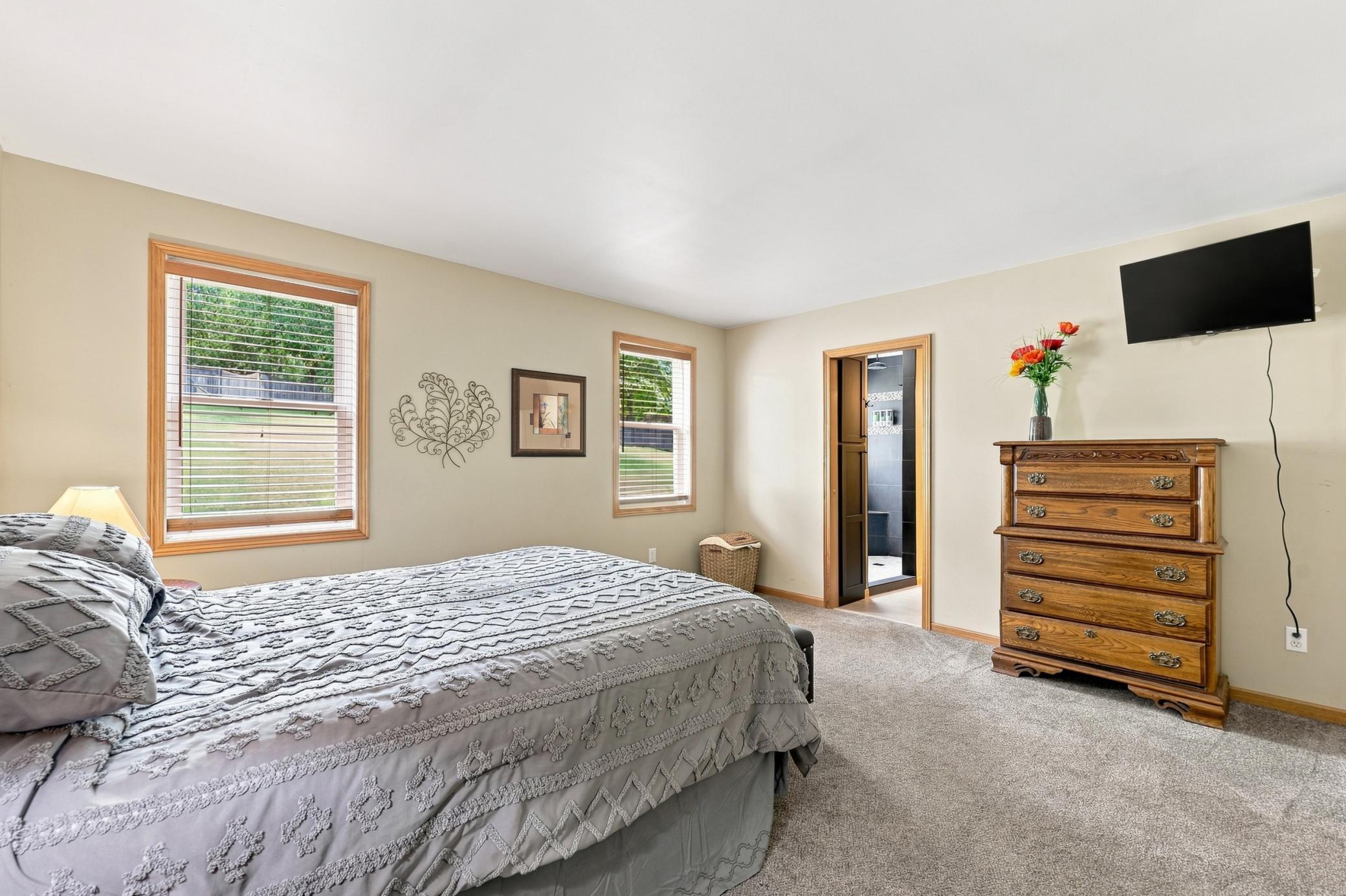 2003 single family home for sale at 1082 W Lake Drive in Detroit Lakes, MN — 5 bed, 4 bath (photo 12 of 42)
