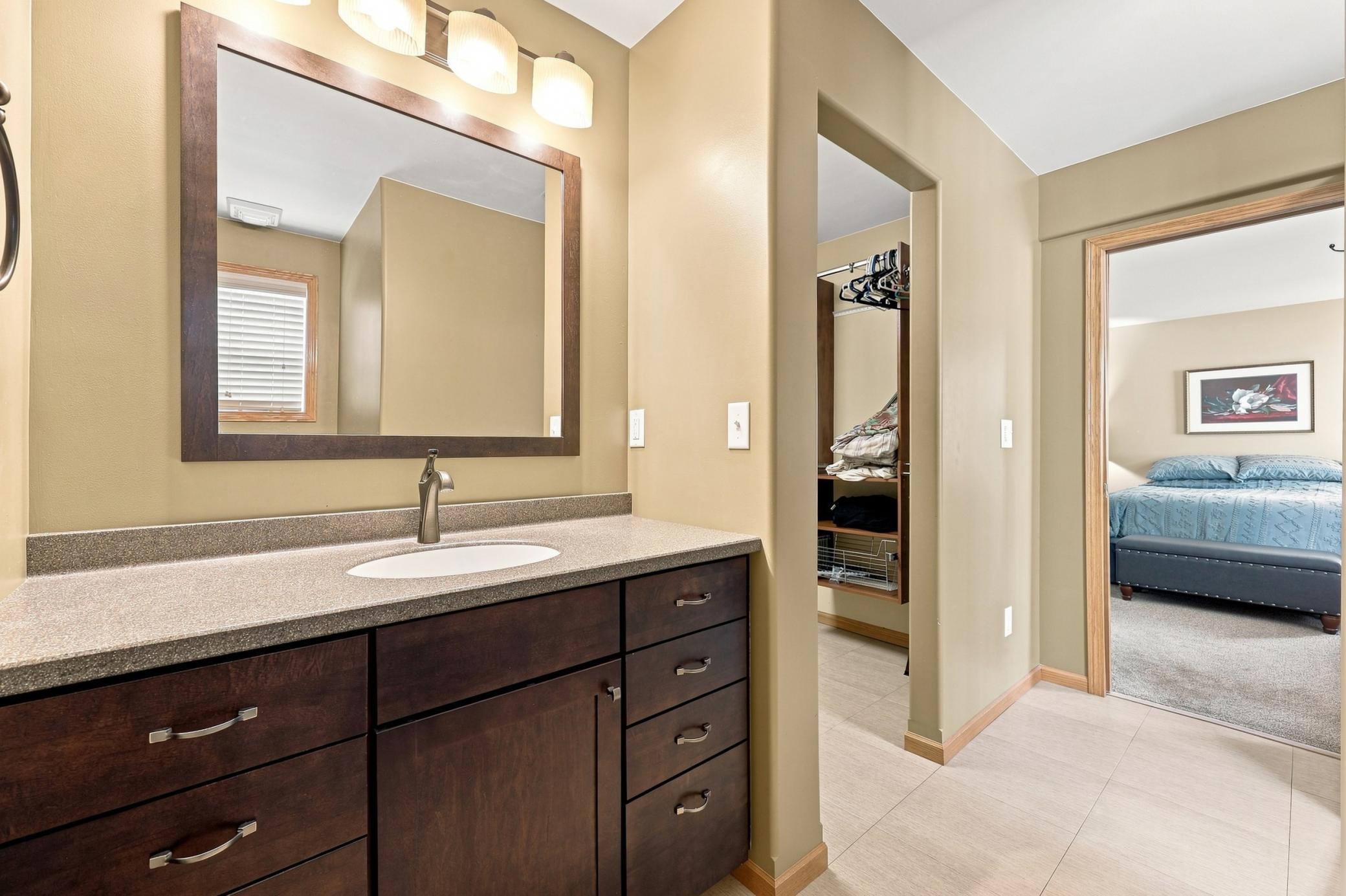 2003 single family home for sale at 1082 W Lake Drive in Detroit Lakes, MN — 5 bed, 4 bath (photo 13 of 42)