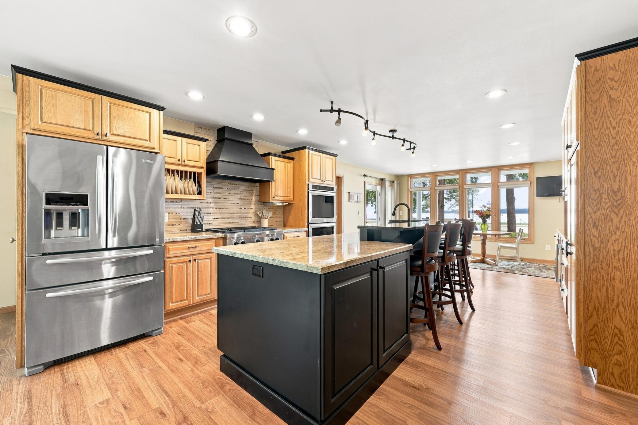 2003 single family home for sale at 1082 W Lake Drive in Detroit Lakes, MN — 5 bed, 4 bath (photo 3 of 42)