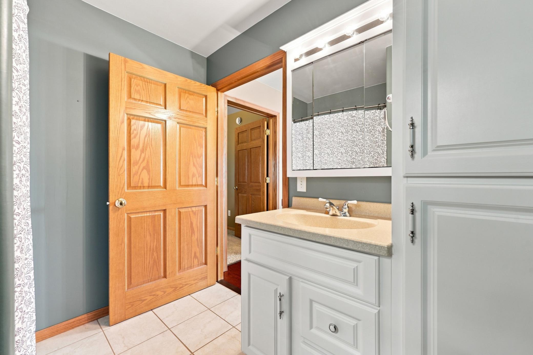 2003 single family home for sale at 1082 W Lake Drive in Detroit Lakes, MN — 5 bed, 4 bath (photo 22 of 42)