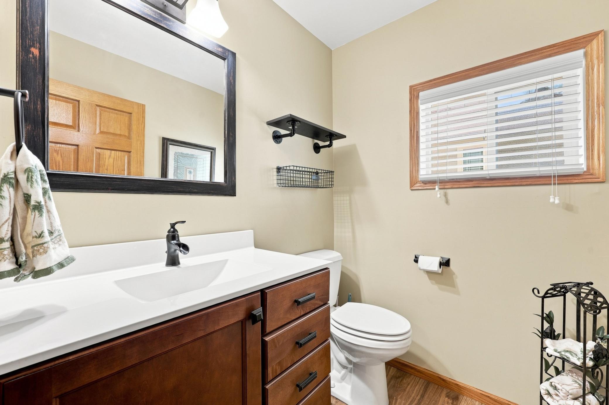 2003 single family home for sale at 1082 W Lake Drive in Detroit Lakes, MN — 5 bed, 4 bath (photo 31 of 42)