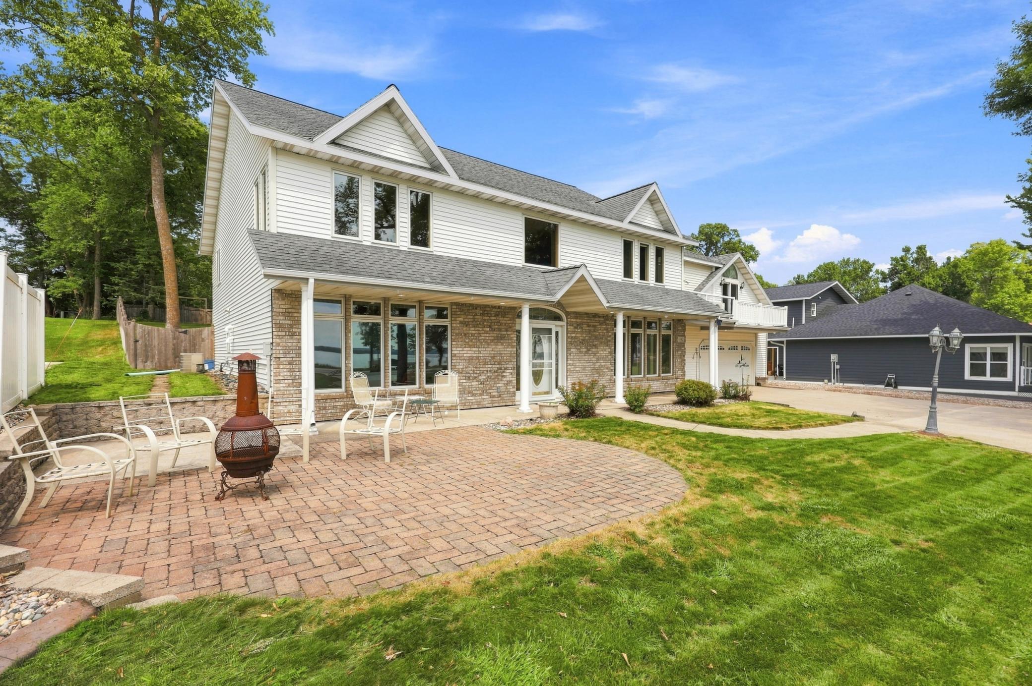 2003 single family home for sale at 1082 W Lake Drive in Detroit Lakes, MN — 5 bed, 4 bath (photo 33 of 42)