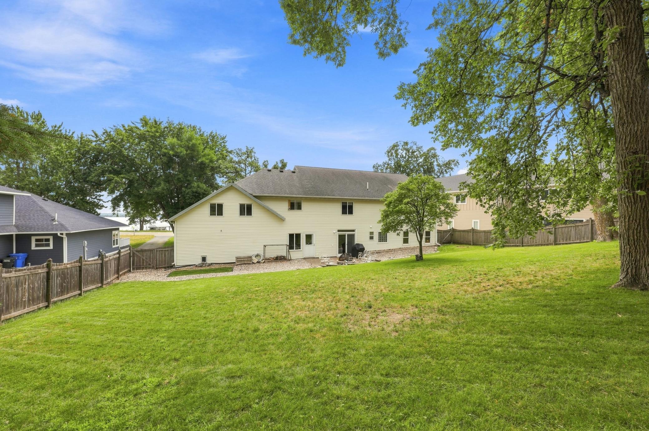 2003 single family home for sale at 1082 W Lake Drive in Detroit Lakes, MN — 5 bed, 4 bath (photo 34 of 42)