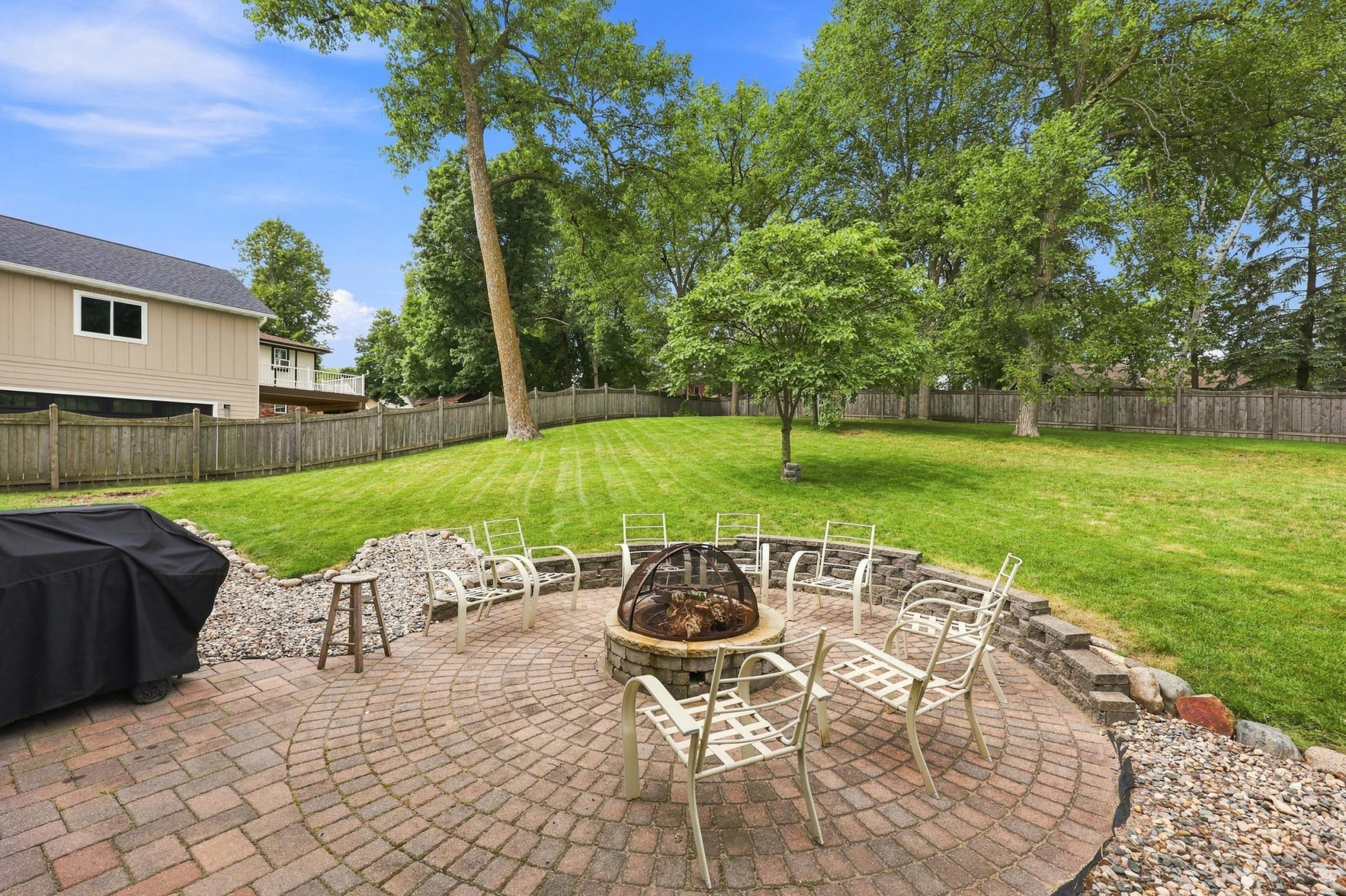 2003 single family home for sale at 1082 W Lake Drive in Detroit Lakes, MN — 5 bed, 4 bath (photo 35 of 42)