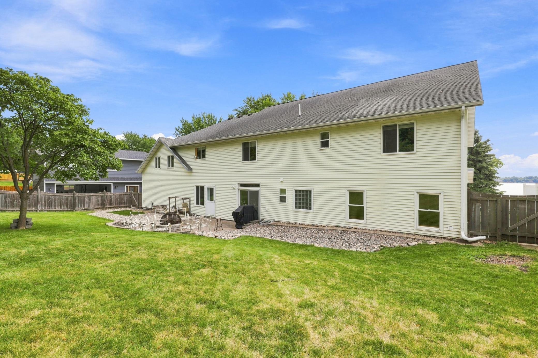 2003 single family home for sale at 1082 W Lake Drive in Detroit Lakes, MN — 5 bed, 4 bath (photo 36 of 42)